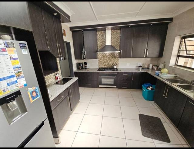 3 BEDROOM HOUSE FOR SALE IN SOUTH CREST